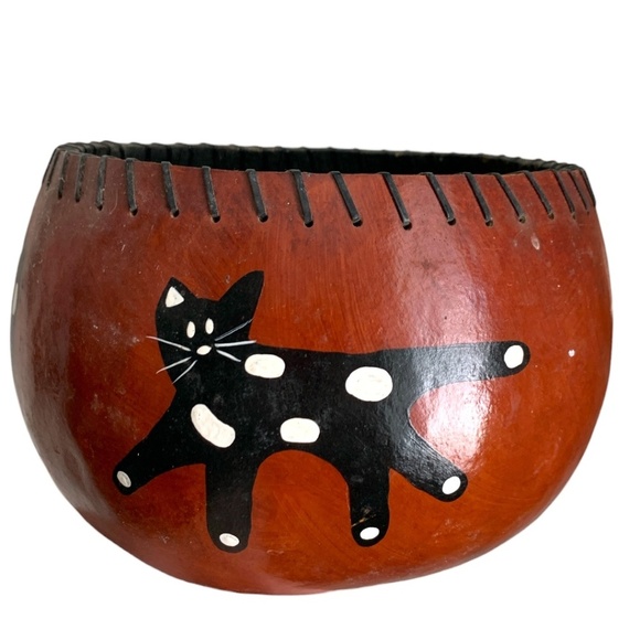 Vintage Handmade Large Gourd Bowl with Black Cats 5” Tall - Picture 4 of 10
